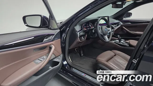 BMW 5 Series G30 — Фото автомобиля 14