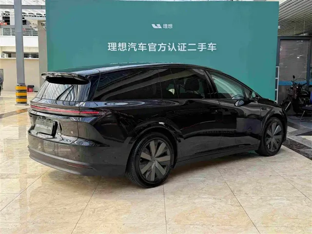 Li Auto i8 — Фото автомобиля 24