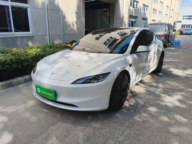 Фотография автомобиля — Tesla Model 3