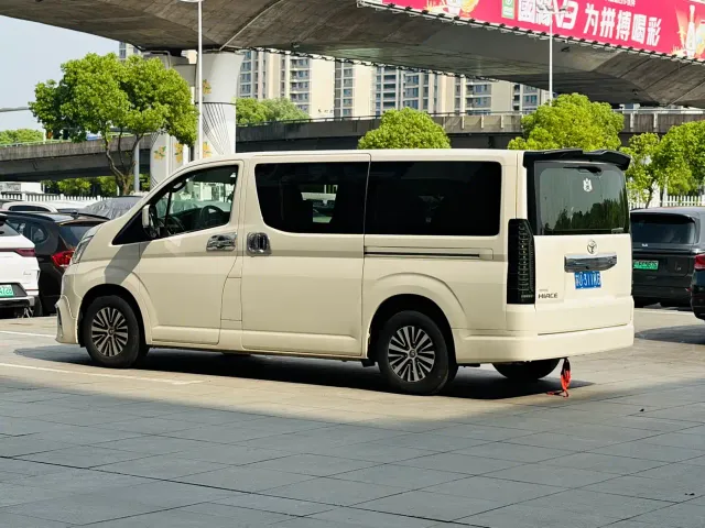Toyota HIACE — Фото автомобиля 4