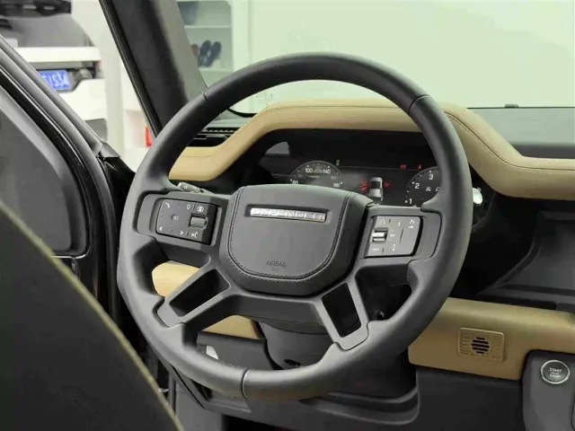 Land Rover Defender — Фото автомобиля 13