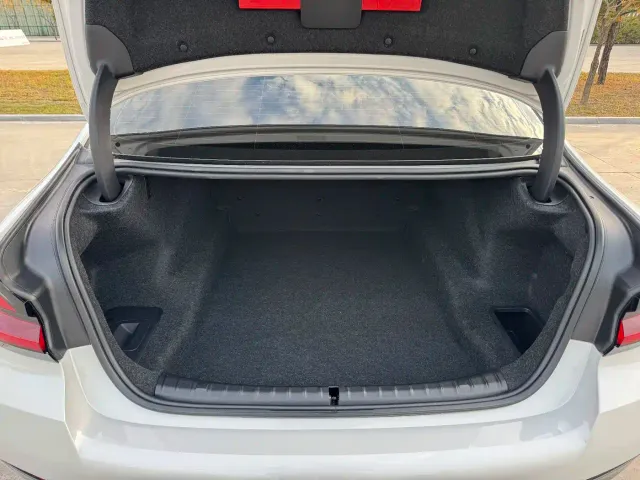 BMW 5 Series — Фото автомобиля 11