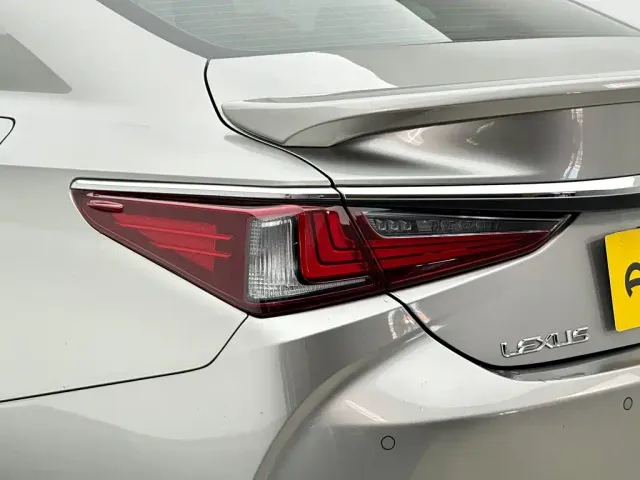 Lexus ES — Фото автомобиля 30