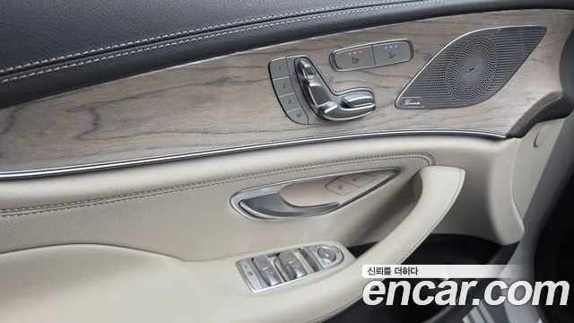 Mercedes-Benz CLS-Class — Фото автомобиля 25