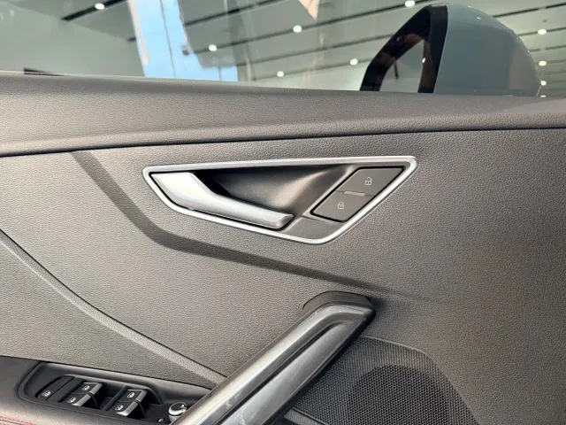 Audi Q2L — Фото автомобиля 15