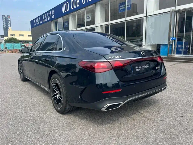 Mercedes-Benz E-Class — Фото автомобиля 12