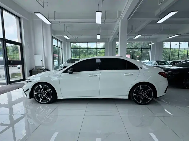 Mercedes-Benz Mercedes-Benz A-Class AMG 2025 AMG A 35 L 4MATIC — Фото автомобиля 4