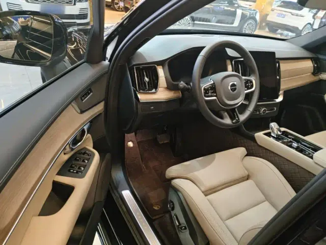 Volvo XC90 — Фото автомобиля 15
