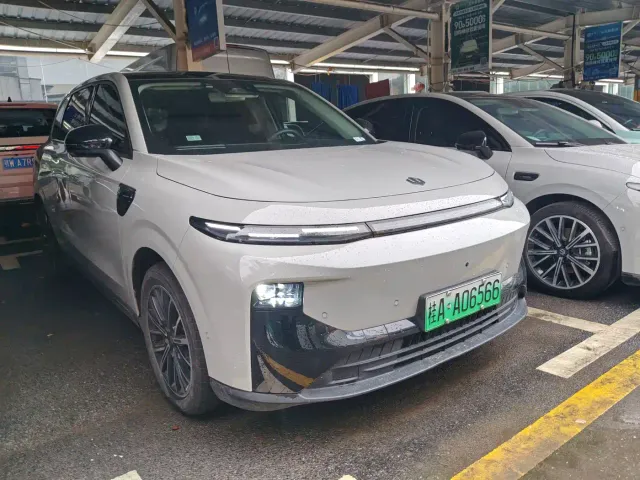 Leapmotor B10 — Фото автомобиля 3