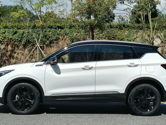 Geely Binyue — Фото автомобиля 4