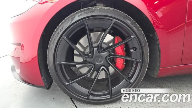 Tesla Model 3 — Фото автомобиля 5