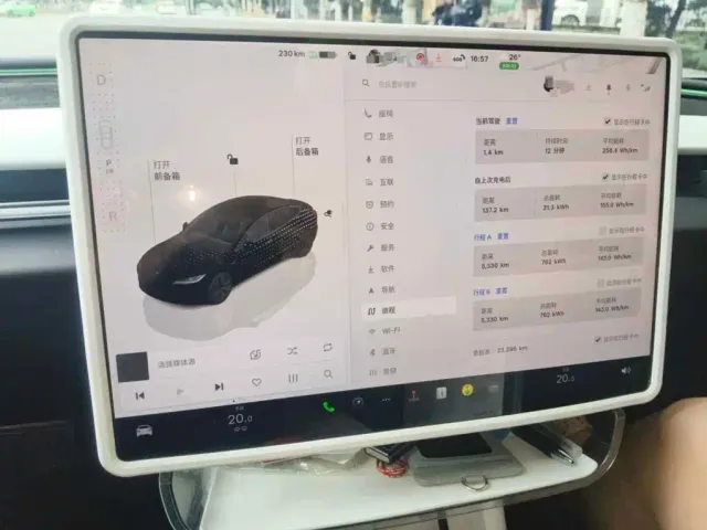 Tesla Model 3 — Фото автомобиля 4
