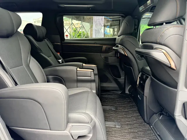 Toyota Alphard — Фото автомобиля 11