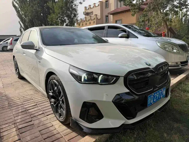 BMW 5 Series — Фото автомобиля 2