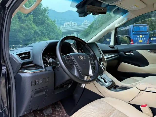 Toyota Vellfire — Фото автомобиля 5