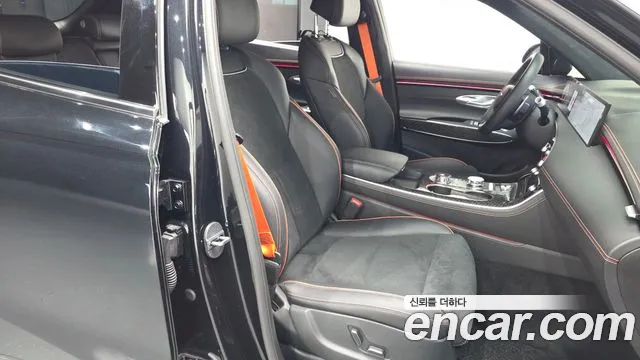 Genesis GV70 — Фото автомобиля 11
