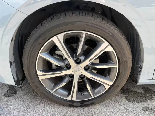 Geely Emgrand — Фото автомобиля 26