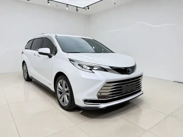 Toyota Sienna — Фото автомобиля 10