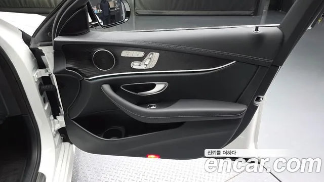 Mercedes-Benz E-Class — Фото автомобиля 13
