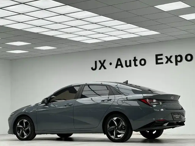 Hyundai Elantra — Фото автомобиля 26