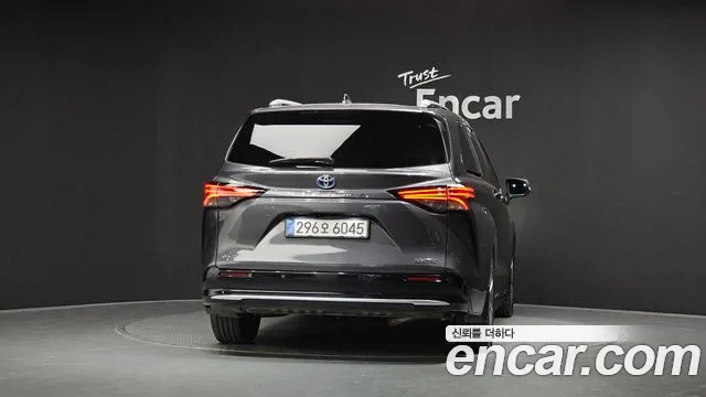 Toyota Sienna Generation 4 — Фото автомобиля 4