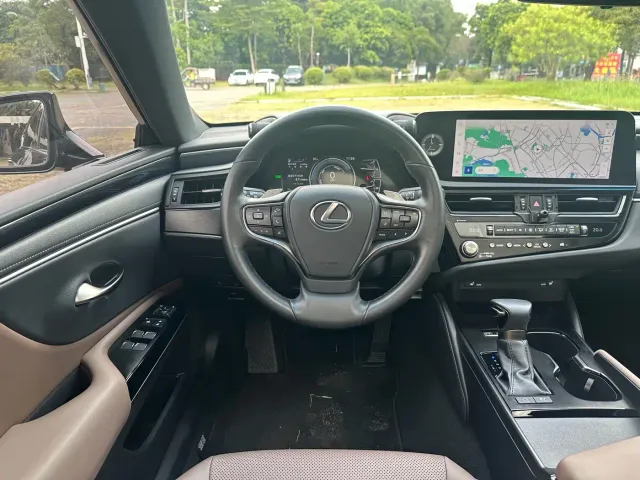 Lexus ES — Фото автомобиля 18
