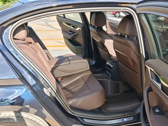 BMW 5 Series — Фото автомобиля 12