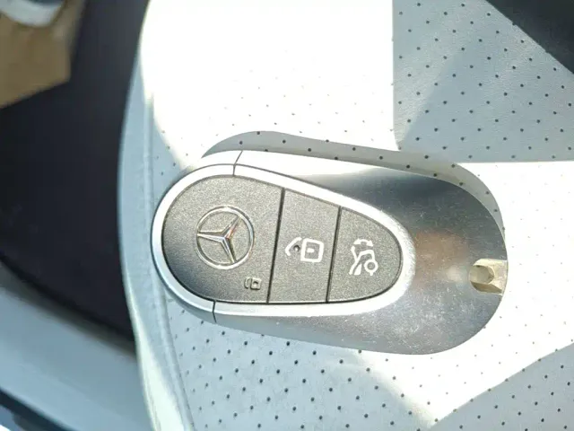 Mercedes-Benz EQE SUV — Фото автомобиля 8