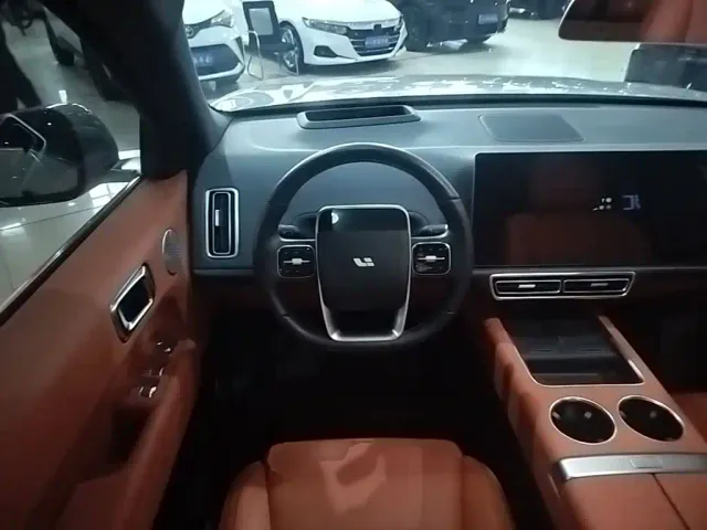 Li Auto L6 — Фото автомобиля 10