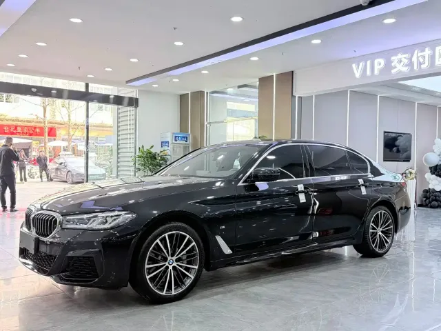 Фотография автомобиля — BMW 5 Series