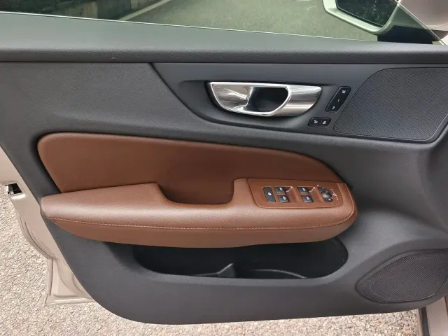Volvo S60 — Фото автомобиля 5