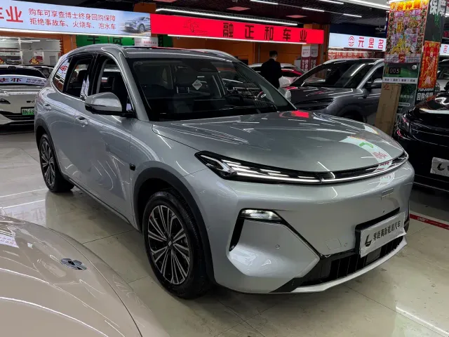 Geely Galaxy Starship 7 EM-i — Фото автомобиля 3