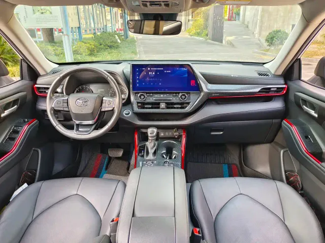 Toyota Highlander — Фото автомобиля 10