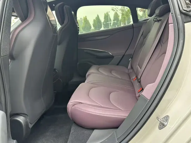 Xiaomi SU7 — Фото автомобиля 20