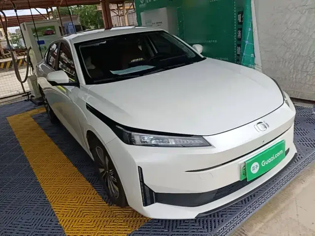 Changan Qiyuan A05 — Фото автомобиля 3