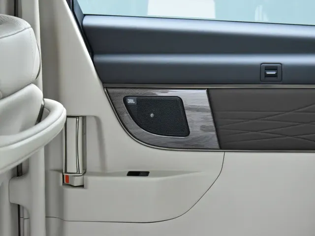 Toyota Alphard — Фото автомобиля 23