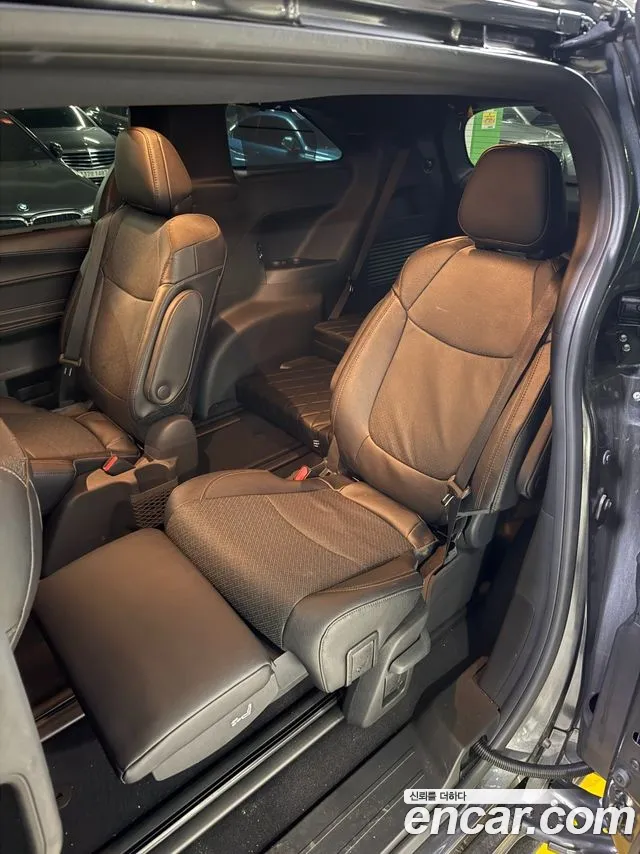 Toyota Sienna — Фото автомобиля 7