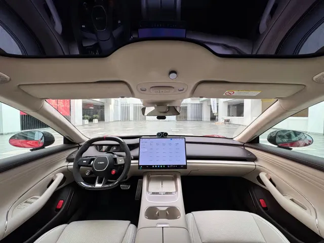 Xiaomi SU7 — Фото автомобиля 12