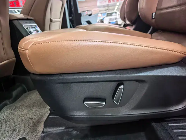 Ford Explorer — Фото автомобиля 16