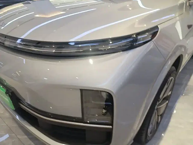 Li Auto L9 — Фото автомобиля 23