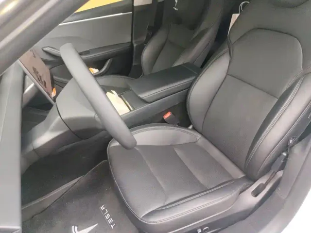 Tesla Model 3 — Фото автомобиля 11
