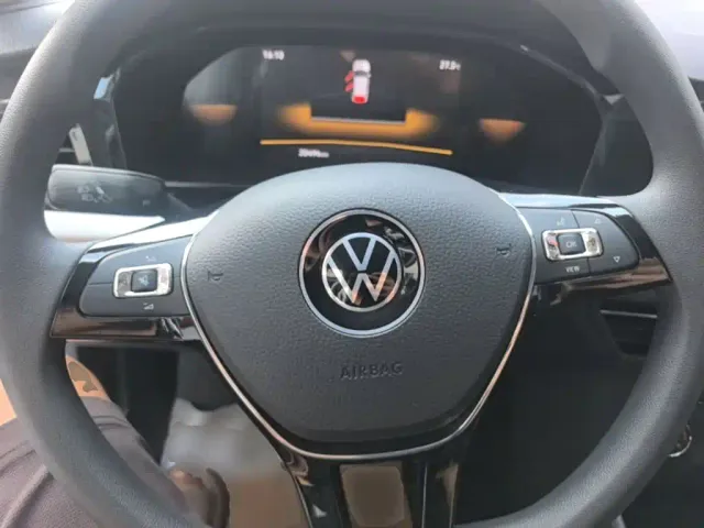 Volkswagen Lavida — Фото автомобиля 10