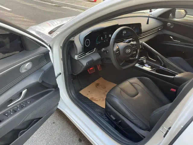 Hyundai Elantra — Фото автомобиля 4