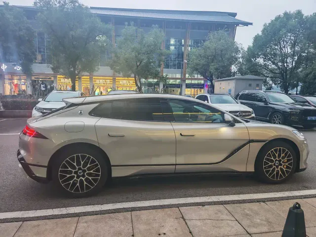 Denza Z9GT — Фото автомобиля 5