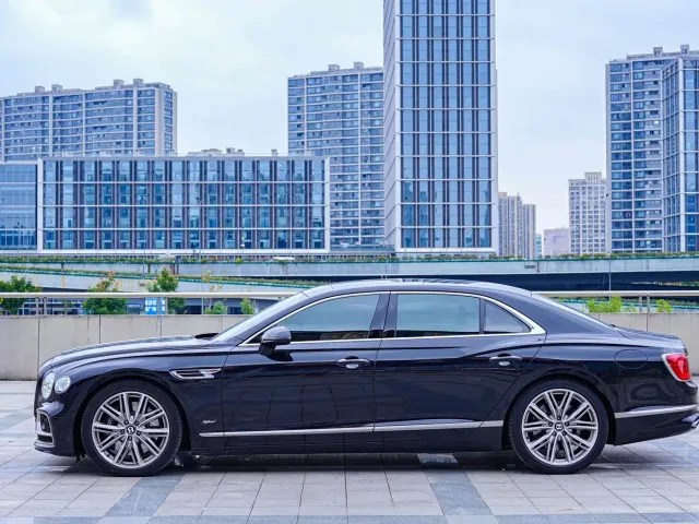 Bentley Flying Spur — Фото автомобиля 24