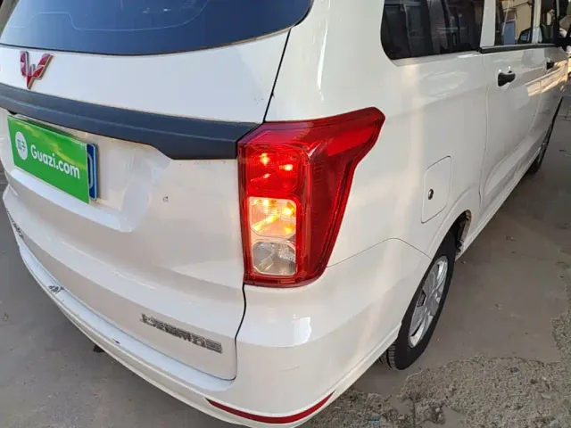 Wuling Hongguang — Фото автомобиля 7