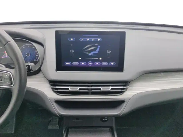 Hongqi E-QM5 — Фото автомобиля 13