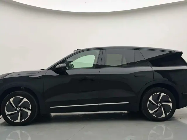 Nio ES8 — Фото автомобиля 3