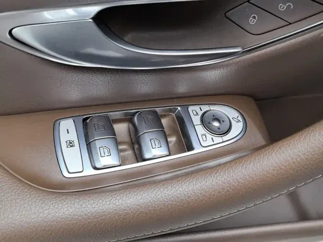 Mercedes-Benz E-Class — Фото автомобиля 9