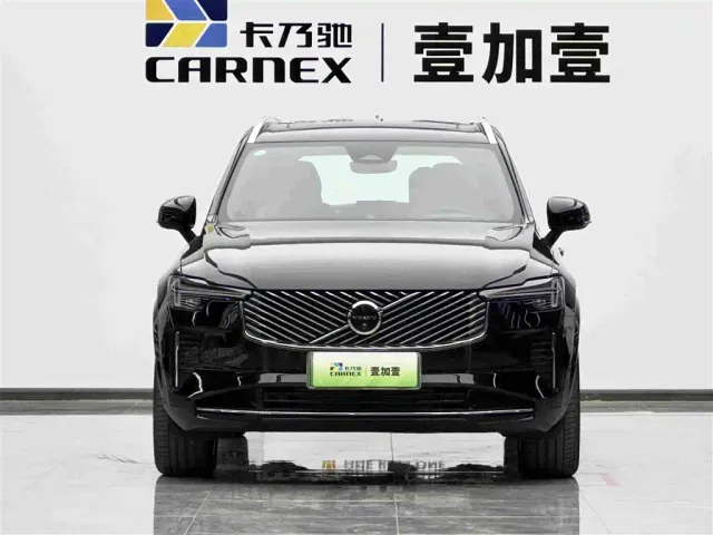 Volvo XC90 — Фото автомобиля 2